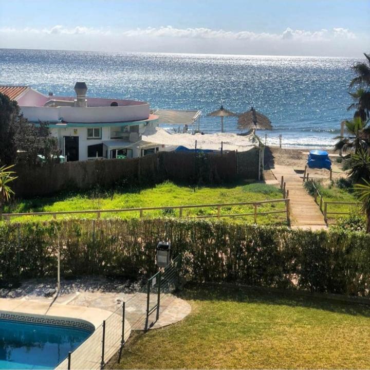 Beachfront Apartment - Sea Views - ماربيا المظهر الخارجي الصورة