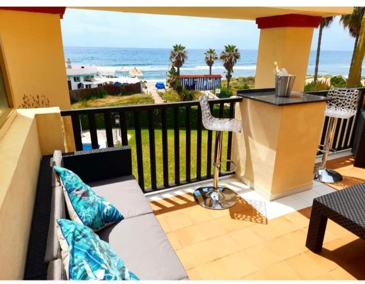 Beachfront Apartment - Sea Views - ماربيا المظهر الخارجي الصورة