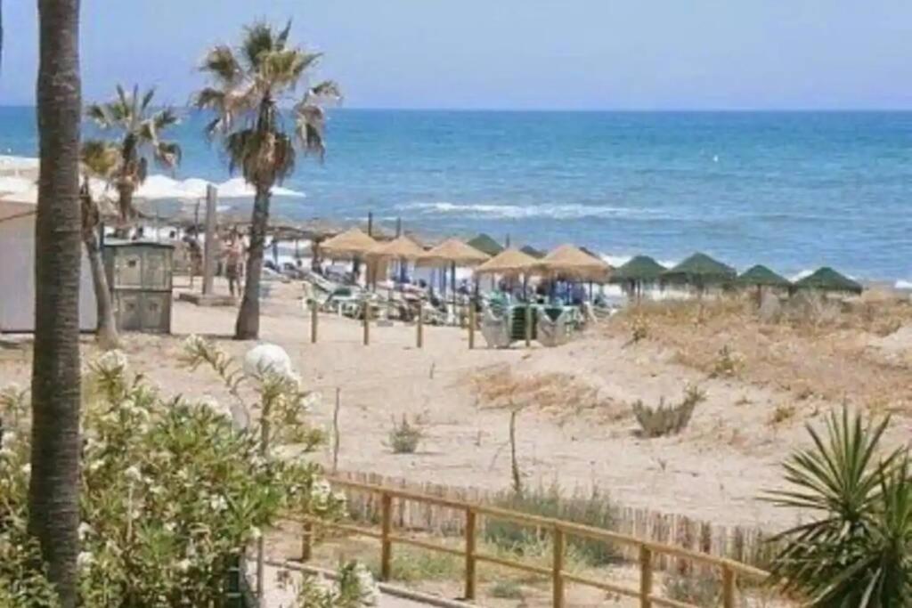 Beachfront Apartment - Sea Views - ماربيا المظهر الخارجي الصورة