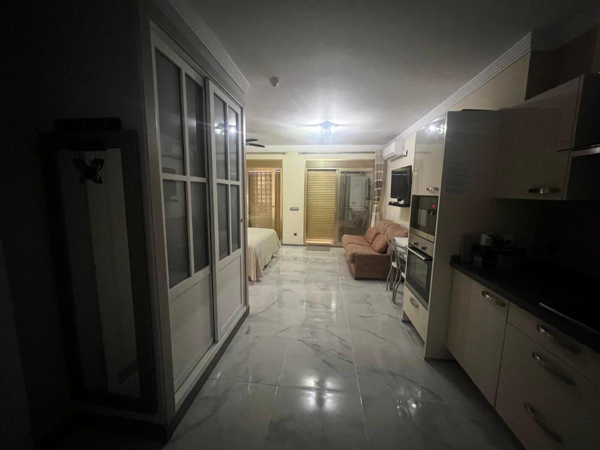 Beachfront Apartment - Sea Views - ماربيا المظهر الخارجي الصورة