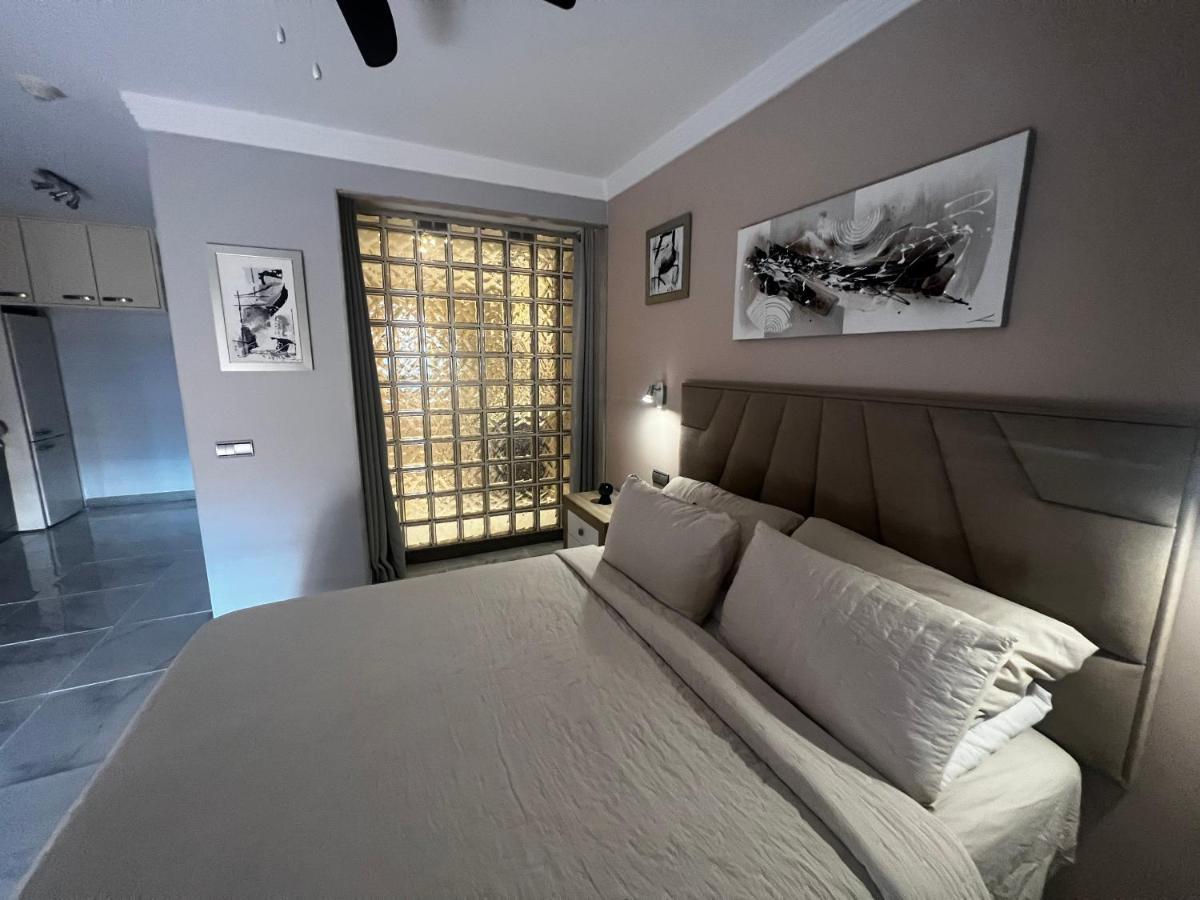 Beachfront Apartment - Sea Views - ماربيا المظهر الخارجي الصورة