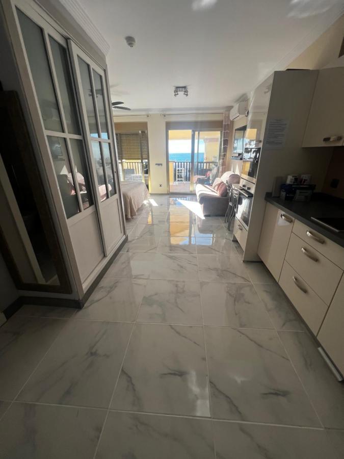 Beachfront Apartment - Sea Views - ماربيا المظهر الخارجي الصورة