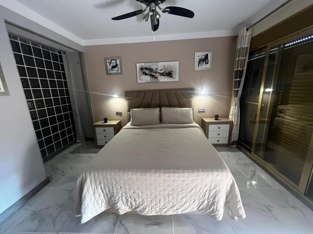 Beachfront Apartment - Sea Views - ماربيا المظهر الخارجي الصورة